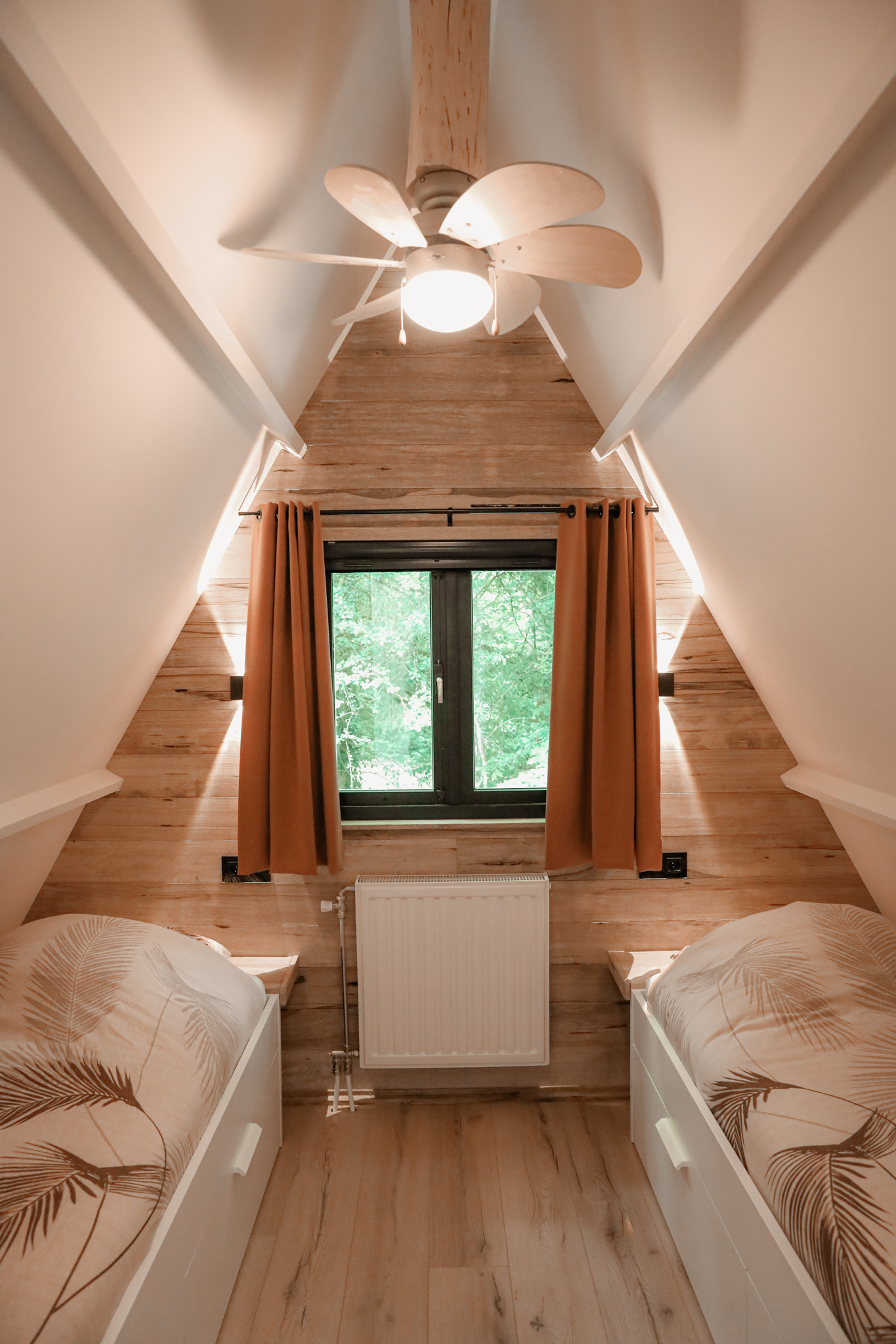Slaapkamer 2: 2 eenpersoonsbedden